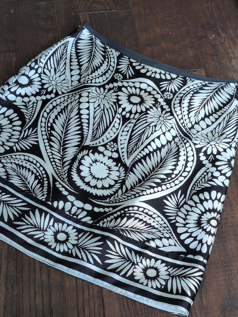 BANANA REPUBLIC I NWT Silk Black & White Lightweight Floral Mini Skirt, 0